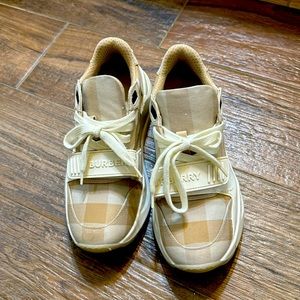 Burberry like new